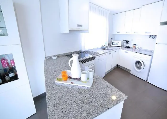 Appartement Club, Bl. 1 7a